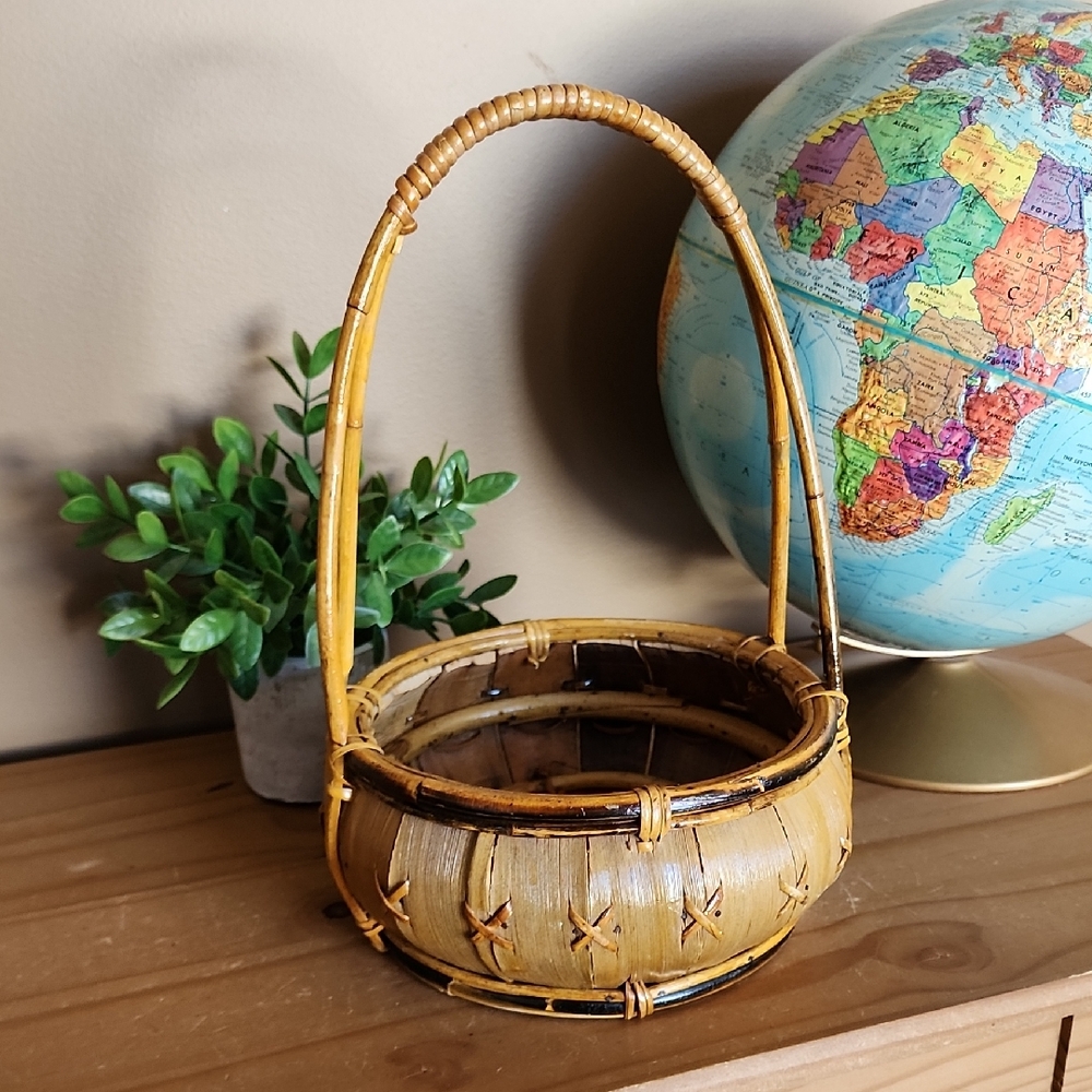 Vintage Handcrafted Tan Bamboo Basket